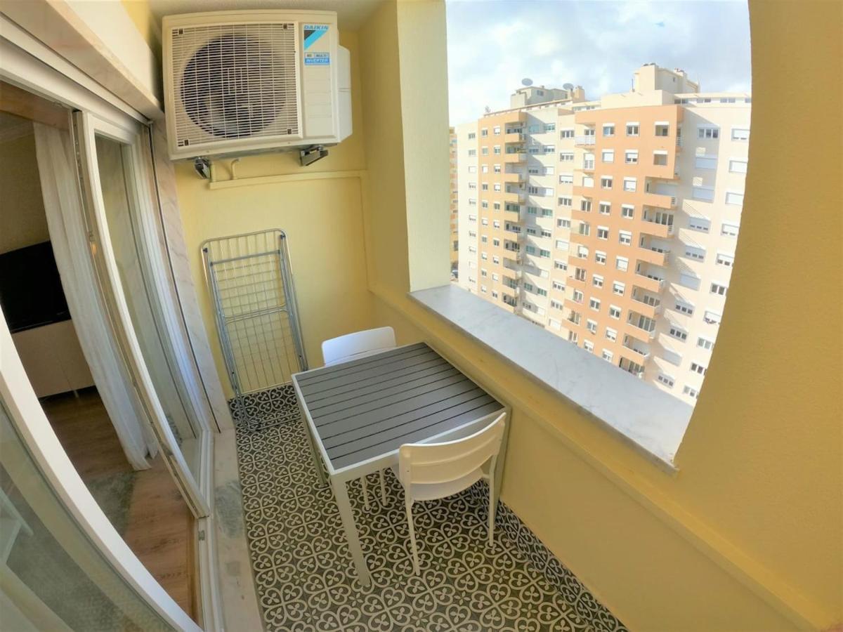 Carnaxide Modern T1 Apartment W Balcony In Carnaxide Oeiras Lisbon מראה חיצוני תמונה